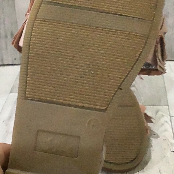 Justice girls cream ruffle summer sandals size 8 NEW - Picture 5 of 5